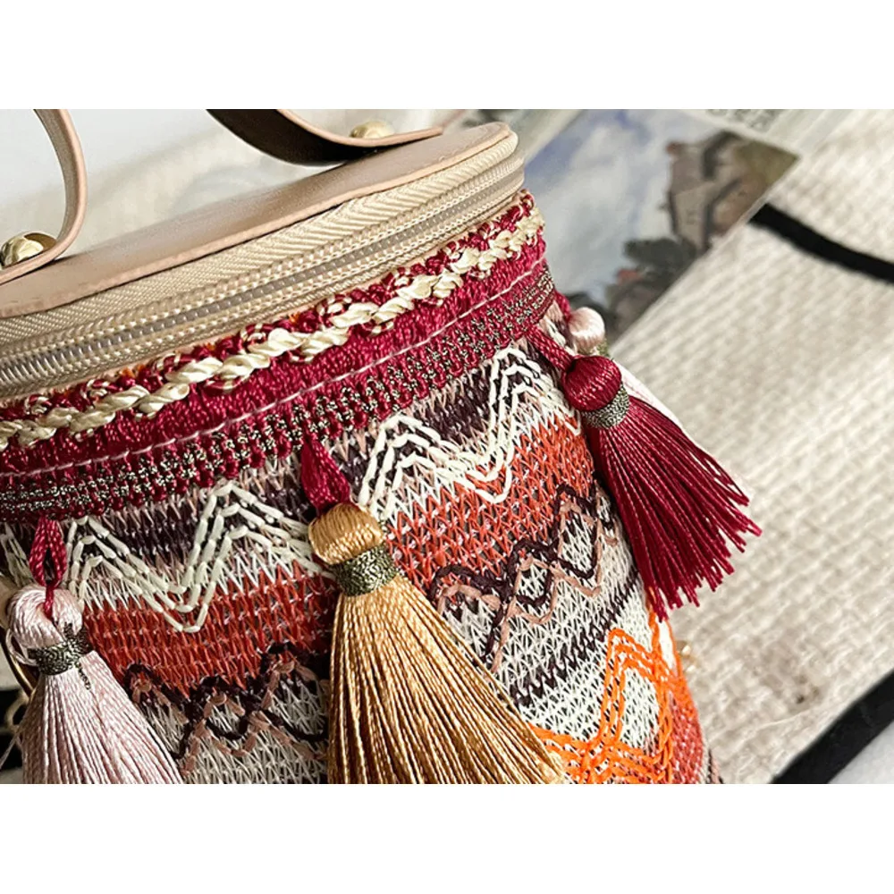 2024 Nuova borsa a tracolla alla moda bohémien etnica Feng Shui con catena a secchiello e nappa da donna_voghion.com