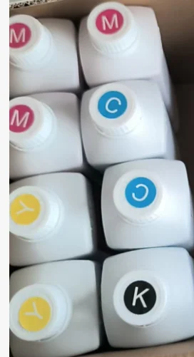 CMYK +W+ 바니쉬(1L/각 색상) UV 잉크 세트입니다. 별도로 주문하지 마세요.