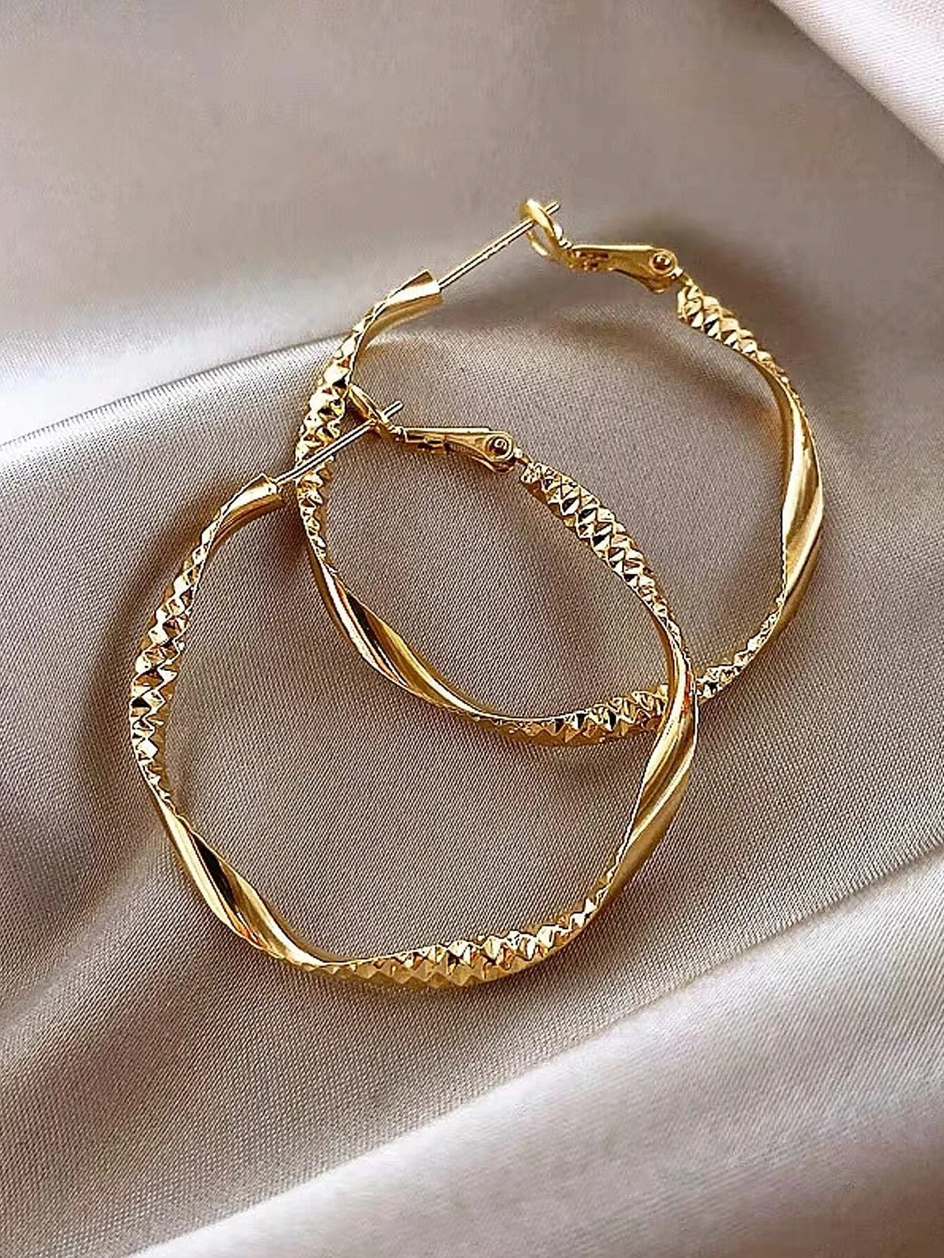 Exquisite silky texture design earrings elegant shape jewelry holiday party gifts for ladies 1