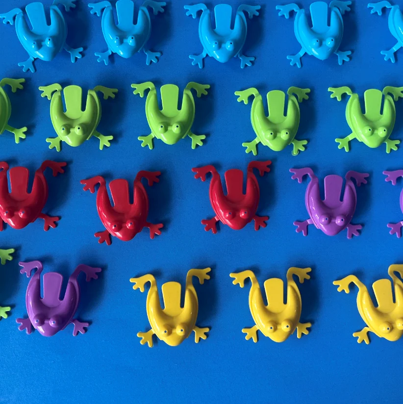 20 pcs Bouncing Frog Toys for Kids Assorted Novelty Stress Relief Items Ideal Children's Birthday Gifts and Party Favors
