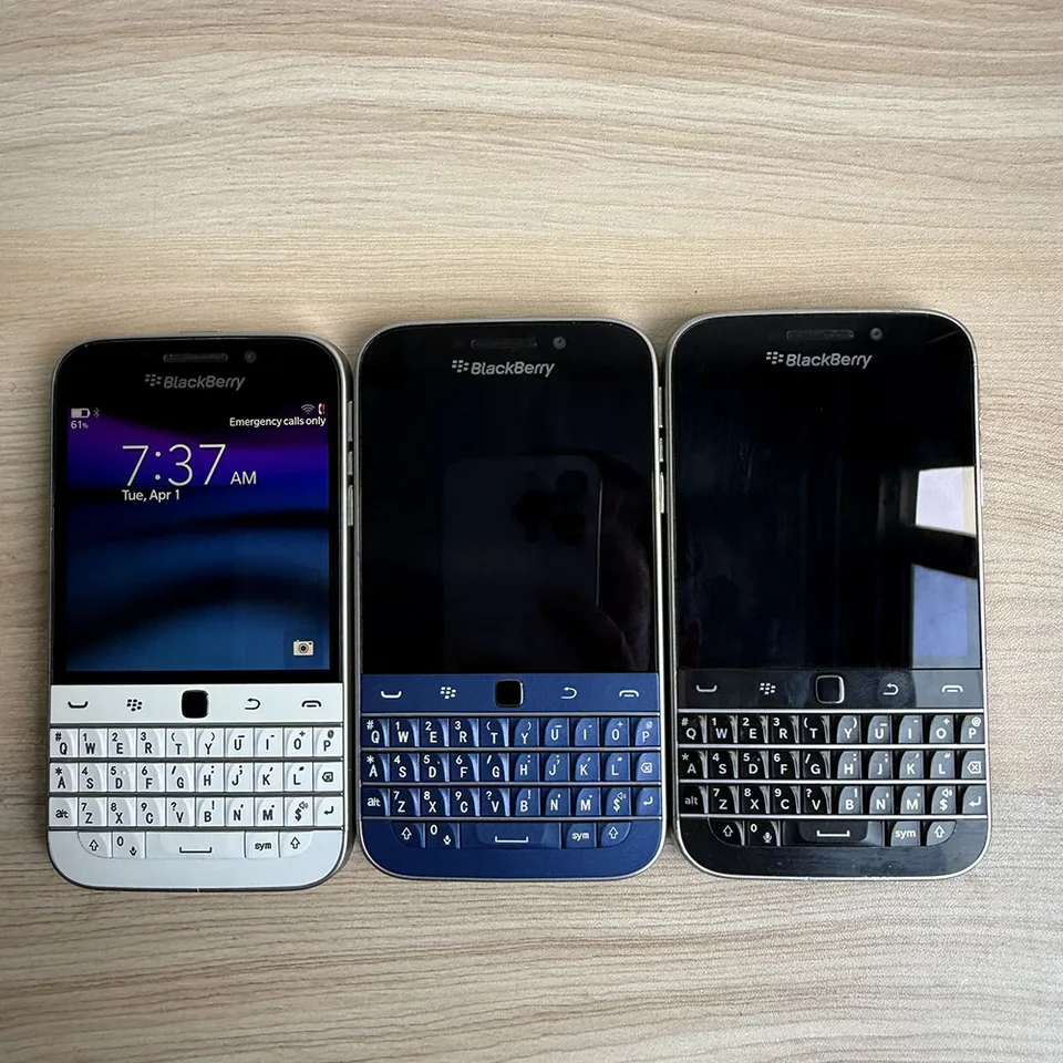 オリジナル BlackBerry Q20 クラシック 4G 携帯電話 3.5インチ 8MP