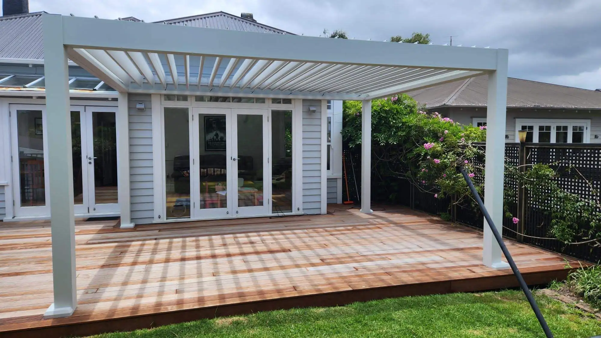 Garden Outdoor Bioclimatic Waterproof UV Block Louvered Aluminum Motorized Manual Pergola