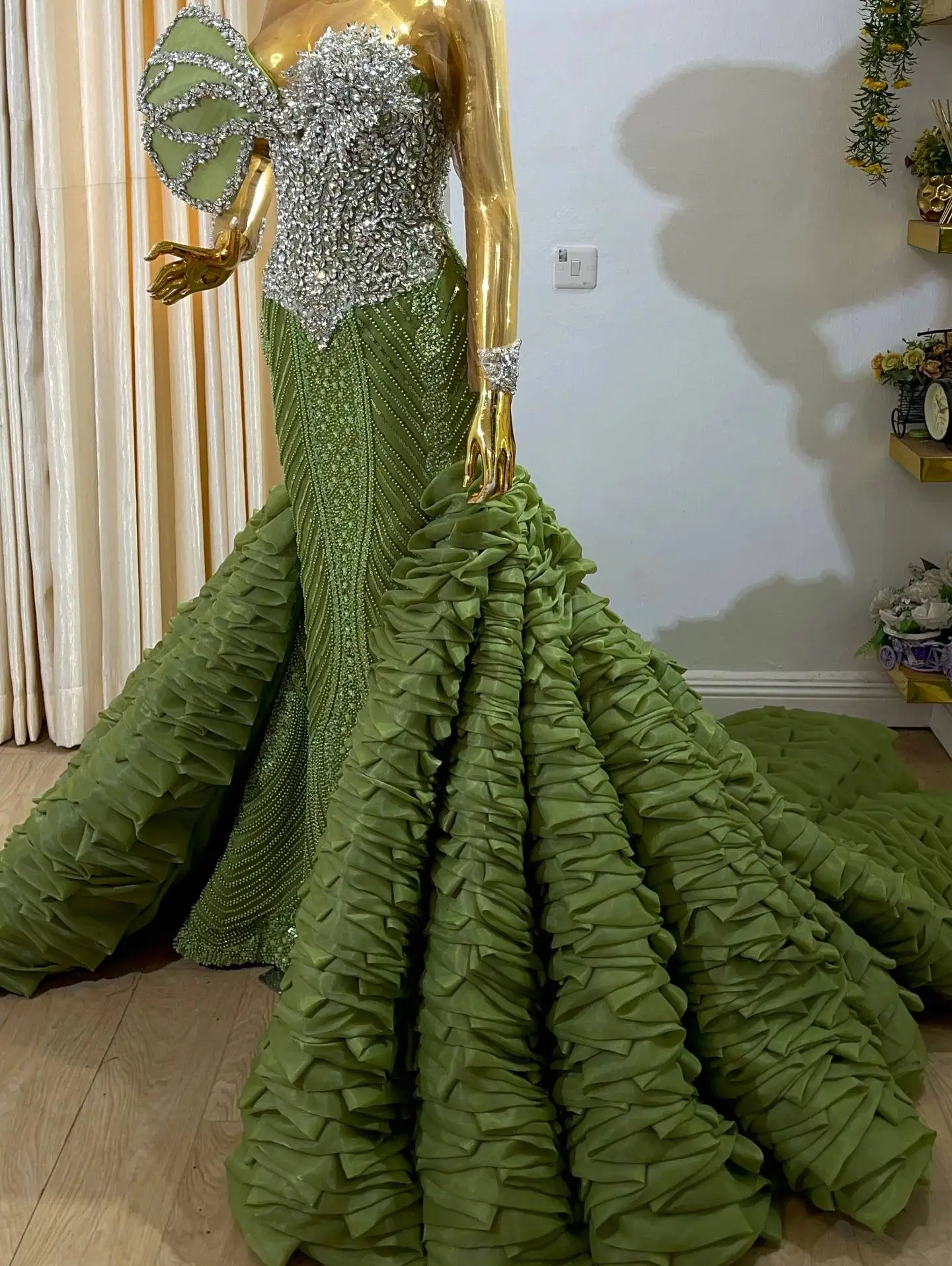 2026 Modest Green Celebrity Dresses Mermaid Sheer Neck Formal Evening Dresses With Crystals Coutures Vestidos De Gala Customized 2