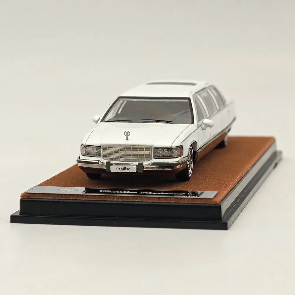 1-64-fleetwood-extended-edition-white-alloy-diecast-models-car