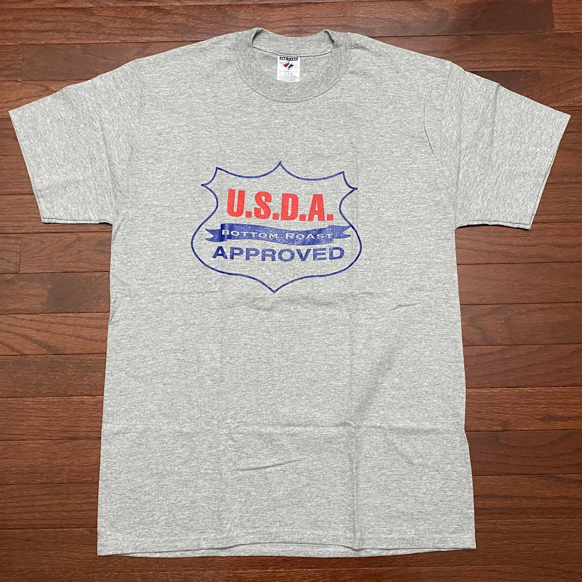 New Small 90'S U S D A T-Shirt Da Uomo Arrosto Inferiore Approvata Grigio Blu Rosso Vintage 1990'S Bistecca Di Manzo Mangiatore Di Carne Bullseye