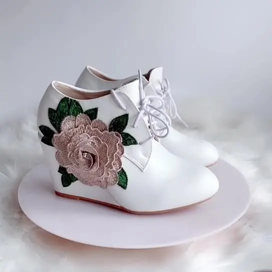 

Lady Boots Lace Up White Shoes Round Toe Autumn Large Size Rubber Ankle Wedge High Heel Flower Cotton Fabric PU Riband Lace-Up F