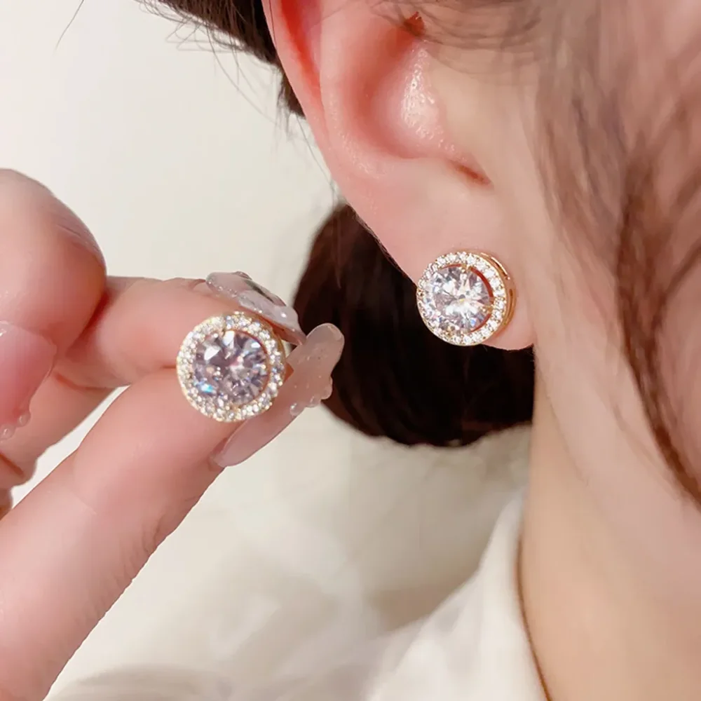 마리아즈 미니멀리스트 스타일 8mm 라운드 스테인리스 스틸 스터드 귀걸이 여성용 골드 컬러 스파클 우아한 프롱 세팅 주얼리 선물