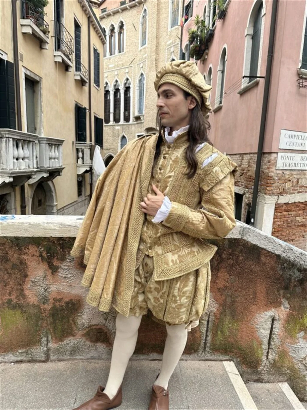 Tudor Renaissance Rievocazione Costumi King Prince Tudor Abito Aristocratico Ricamato Di Lusso Con Mantello E Cappello Personalizzato