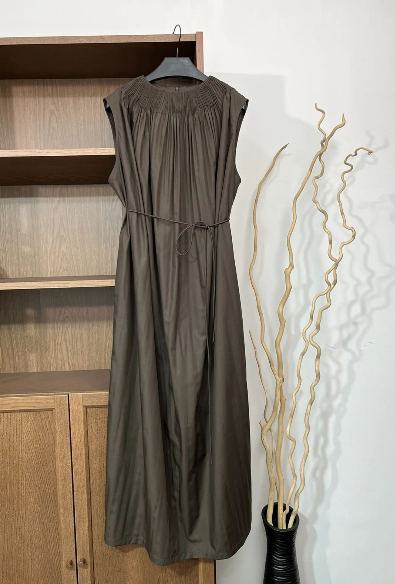 

Summer Dress Pleated Crewneck Tie Belt Sleeveless Long Tank Dress Women