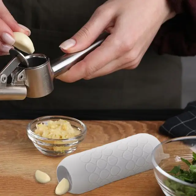 Garlic Peeler Tube Silicone Quick To Peeled Garlic Cloves Small Garlic Skin Remover Kitchen Gadgets For Cooking Kitchen Tools 4
