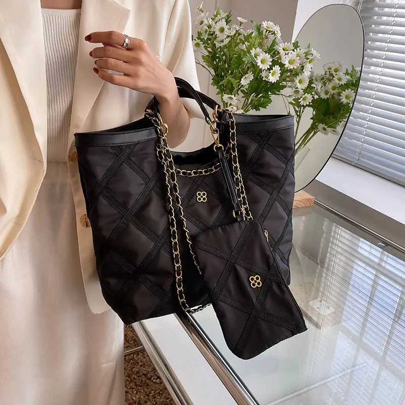 Women's Bag New Fashion Casual Embroidery Chain Large Capacity Shoulder Bag Luxury Design Lingge Handheld Shopping Bag Tote Bag