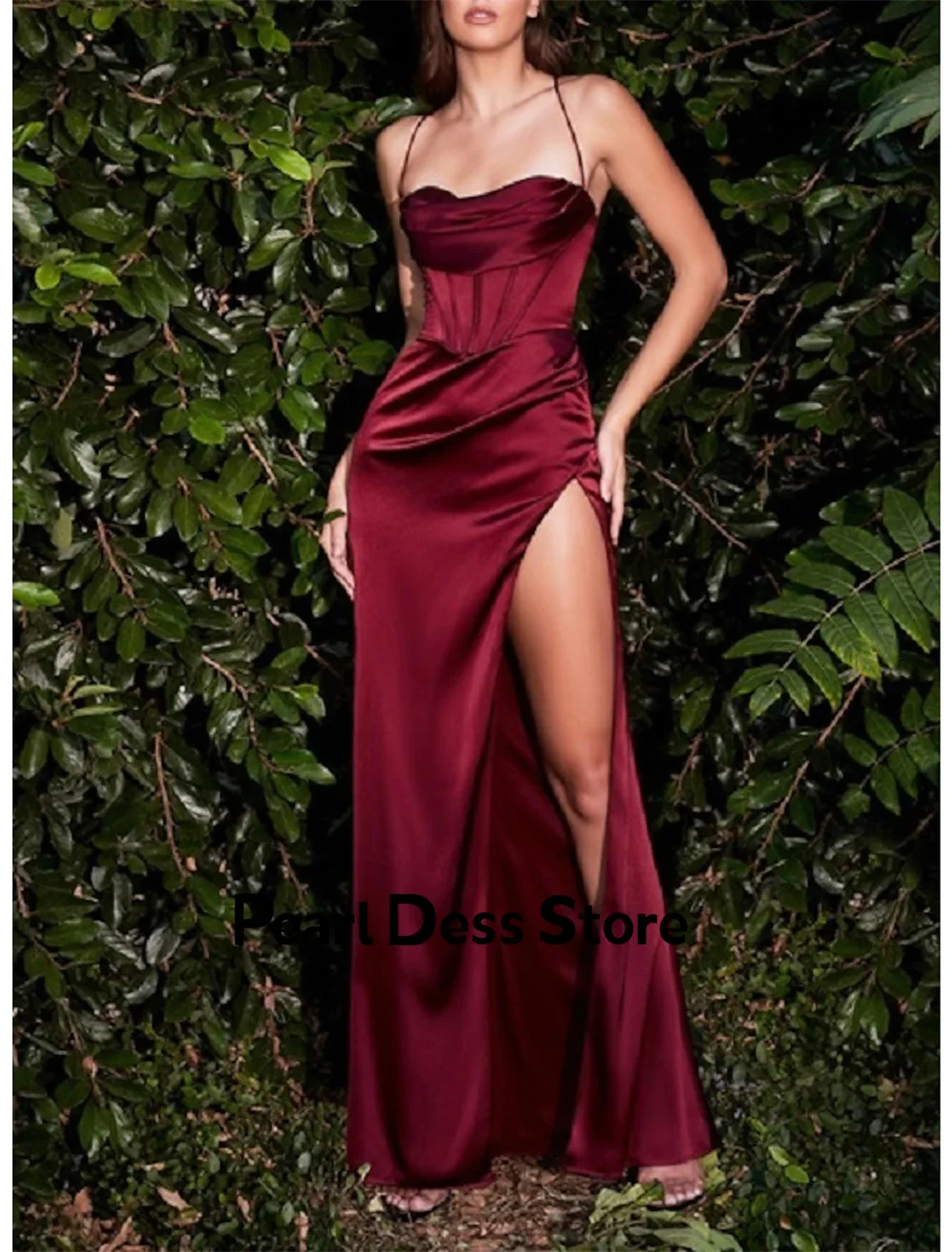 

Tight corset, sexy ball dress, formal dinner, thin shoulder straps, short sleeves, and floor length satin pleated slit evening