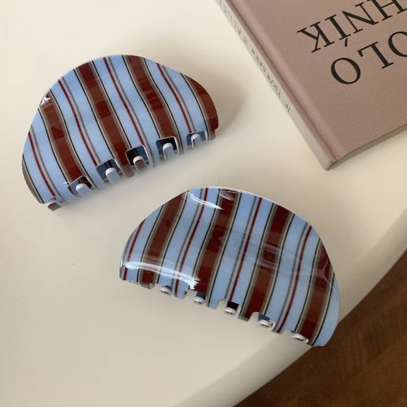 1 Stück Retro-gestreifter Griffclip für alle Jahreszeiten. Das Streifendesign ist im Retro-Stil ist vielseitig einsetzbar, mit starkem Griff und verschiedenen Frisuren geeignet