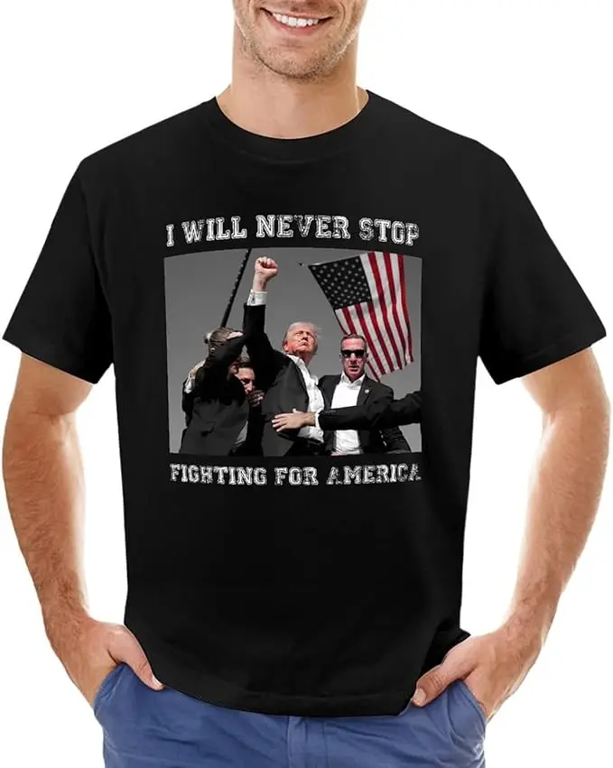 thumbnail image 1 of Dios está de nuestro lado Foto del presidente Trump después del tiroteo en su mitin Camiseta Nunca te rindas Campaña de lucha a favor de Trump, 1 of 3