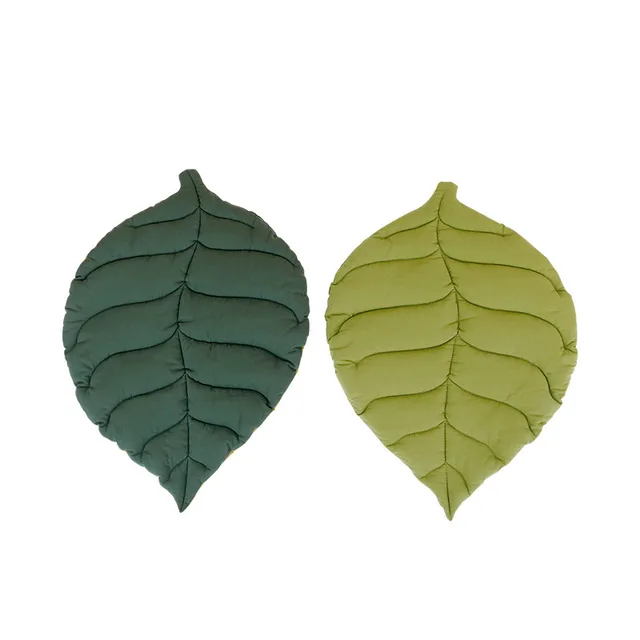 Winter Cat Bed Mat Leaf Shape Pet Blanket Soft  Sleeping Pad Washable Non-Slip Room Decor Floor Rug for  Cats Pet Supplies