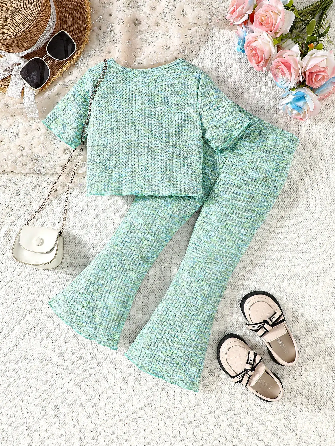 St. Patrick's Day Girls' Short sleeved Bell bottom Pants Set Beaded Embroidered Clover Clover Short sleeved Pants Two piece Set 2