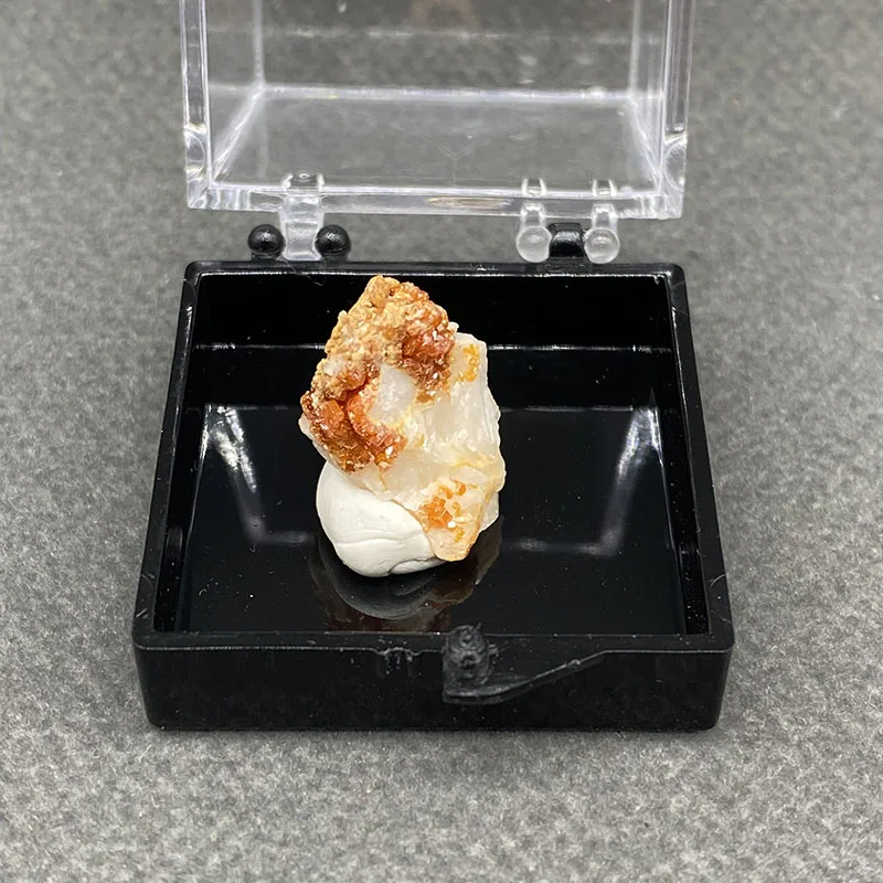 100%  Natural Vanadinite  Mineral Specimens Stones and Crystals Healing Crystal+Box size:35*35*35mm