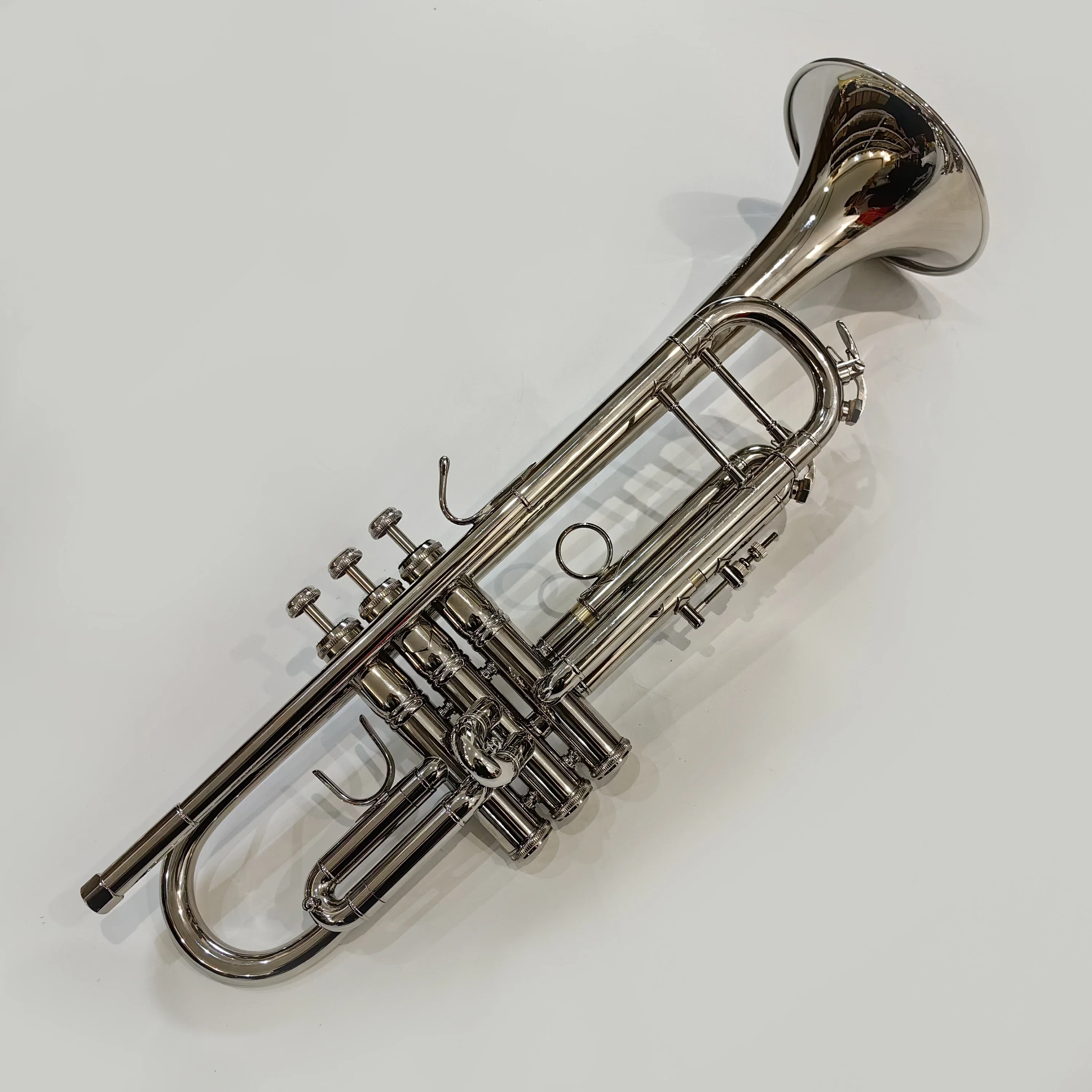 

BACH 18037 STRADIVARIUS BB TRUMPET with Gigbag