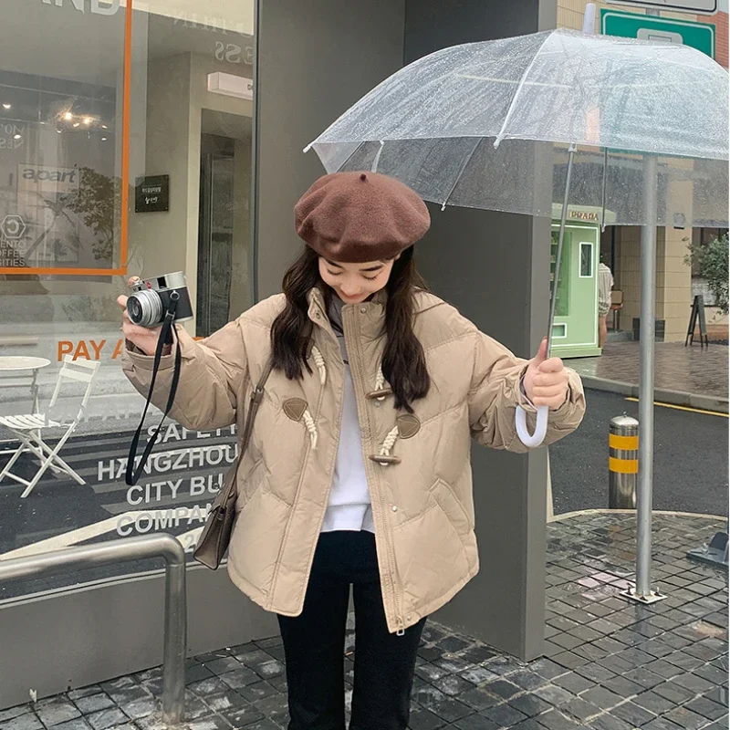 Рисунок 5 - Женская короткая куртка с воротником-стойкой