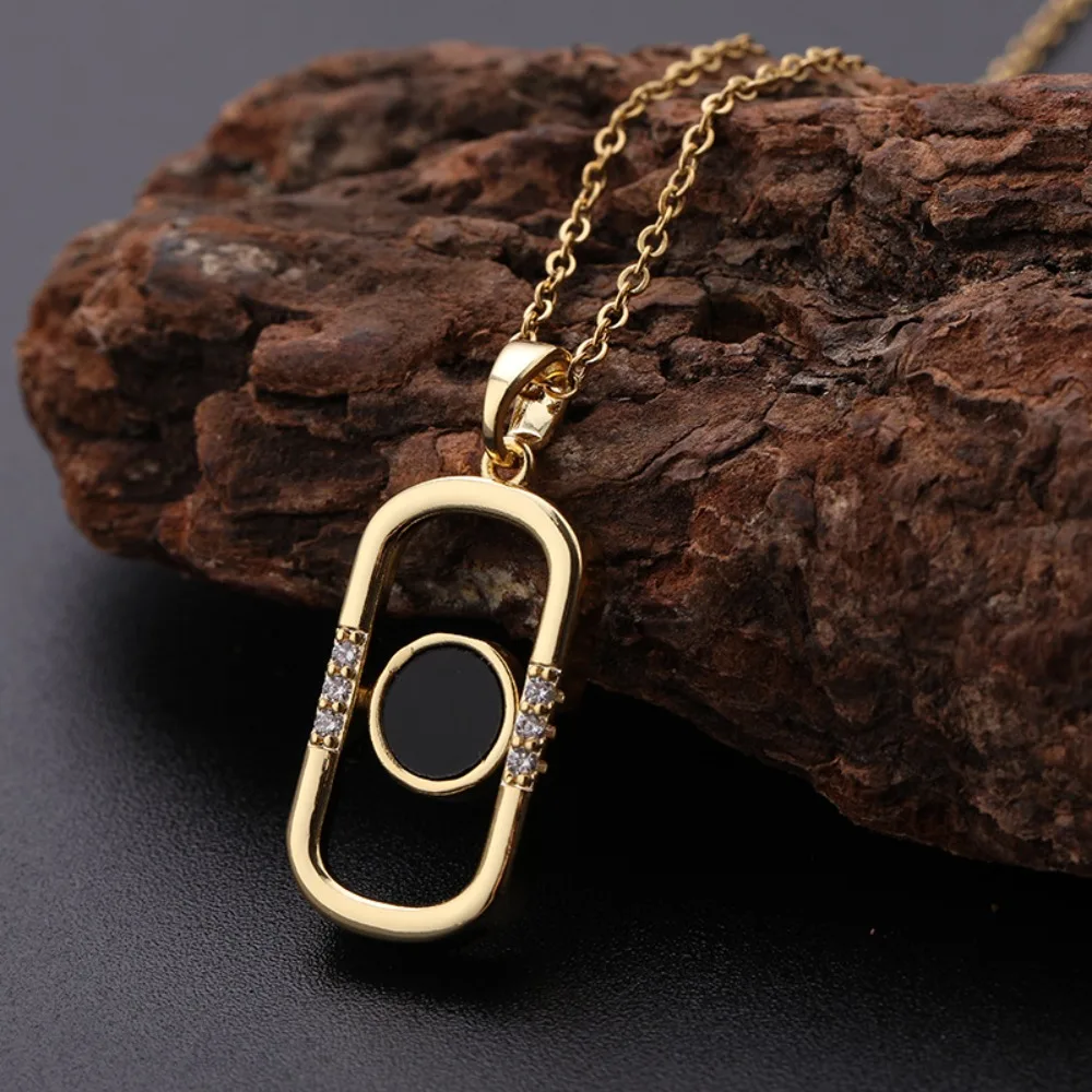 

Fashionable and minimalist geometric oval label non fading oil dripping clover women's titanium steel pendant necklace