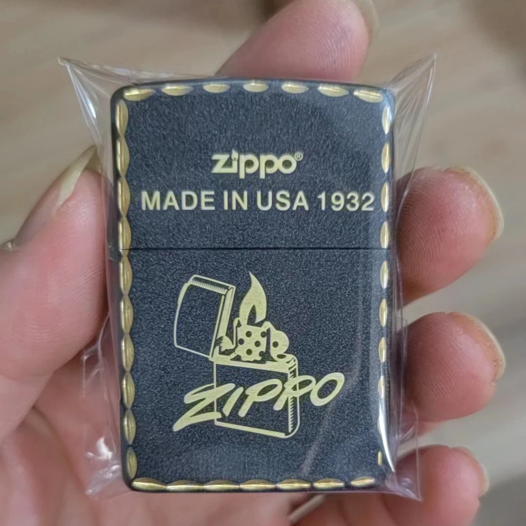 Custodia Smerigliata Accendino Zippo Con Motivo Logo Zippo Collezione Antivento In Scatola