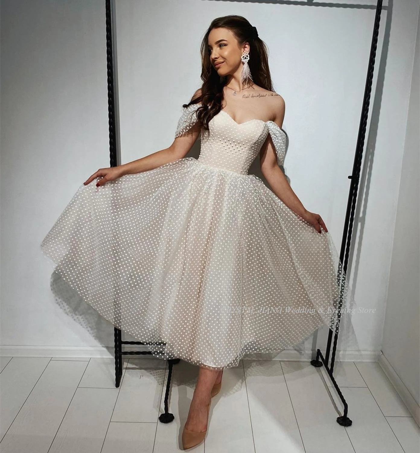

Elegant Sweetheart Off the Shoulder Natural Waist Bridal Gown Custom Made Tea Legnth Ball Gown Short Wedding Dresses