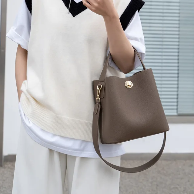 Women s Top Layer Cowhide Shoulder Bag: A Luxurious Crossbody Underarm Bag