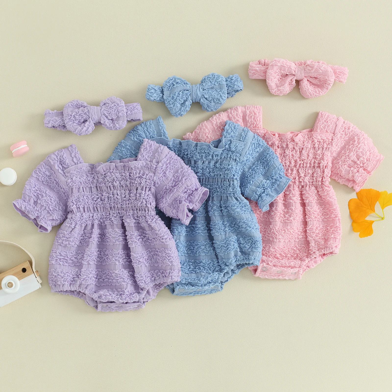 

Комбинезон с коротким рукавом и оборками, на возраст 0-18 месяцев