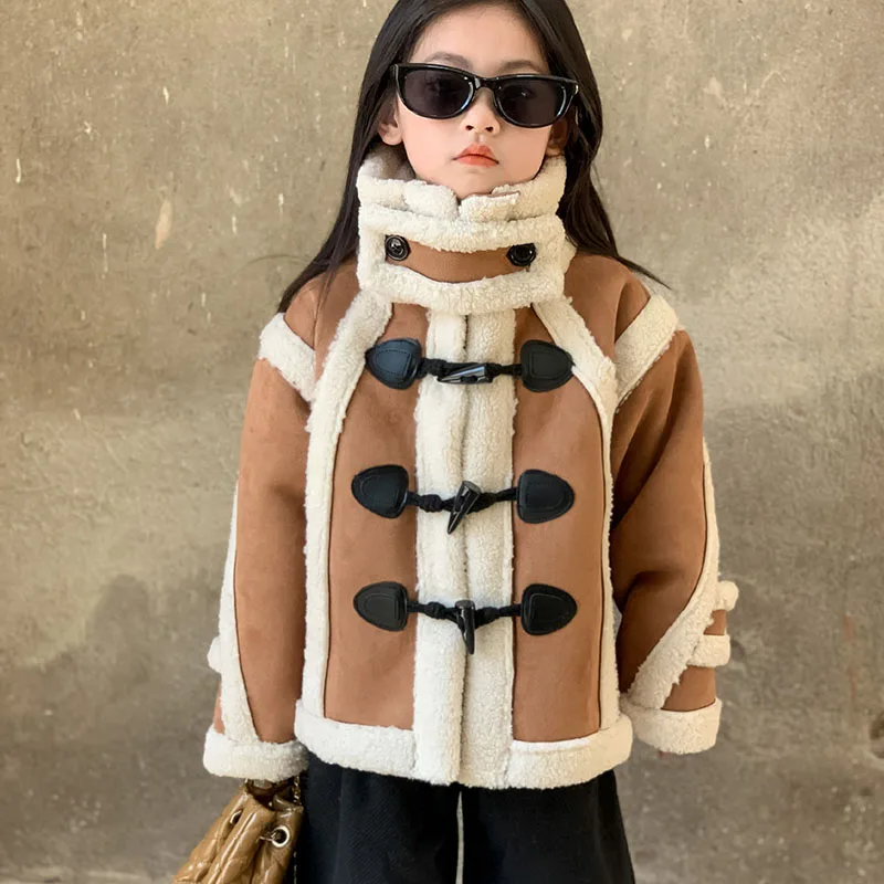 

Girls' Cow Horn Button Leather Fur One Piece Coat 2023 Winter New Children's Design Feel Lamb Hair Thickened outerwear 4-95