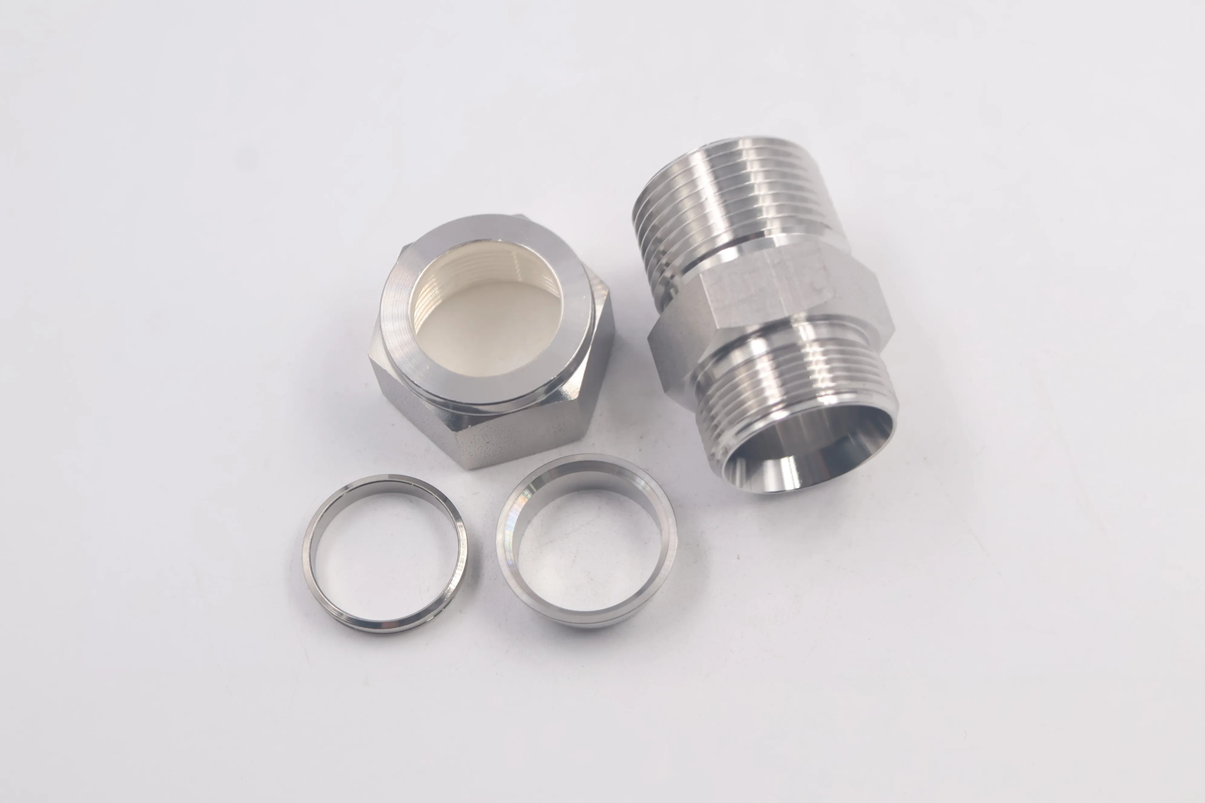 SS-1210-1-12BT, Tube Fitting, Bored-Through Male Connector, 3/4 in. Tube OD x 3/4 in. Male NPT, Can Combination with Swagelok