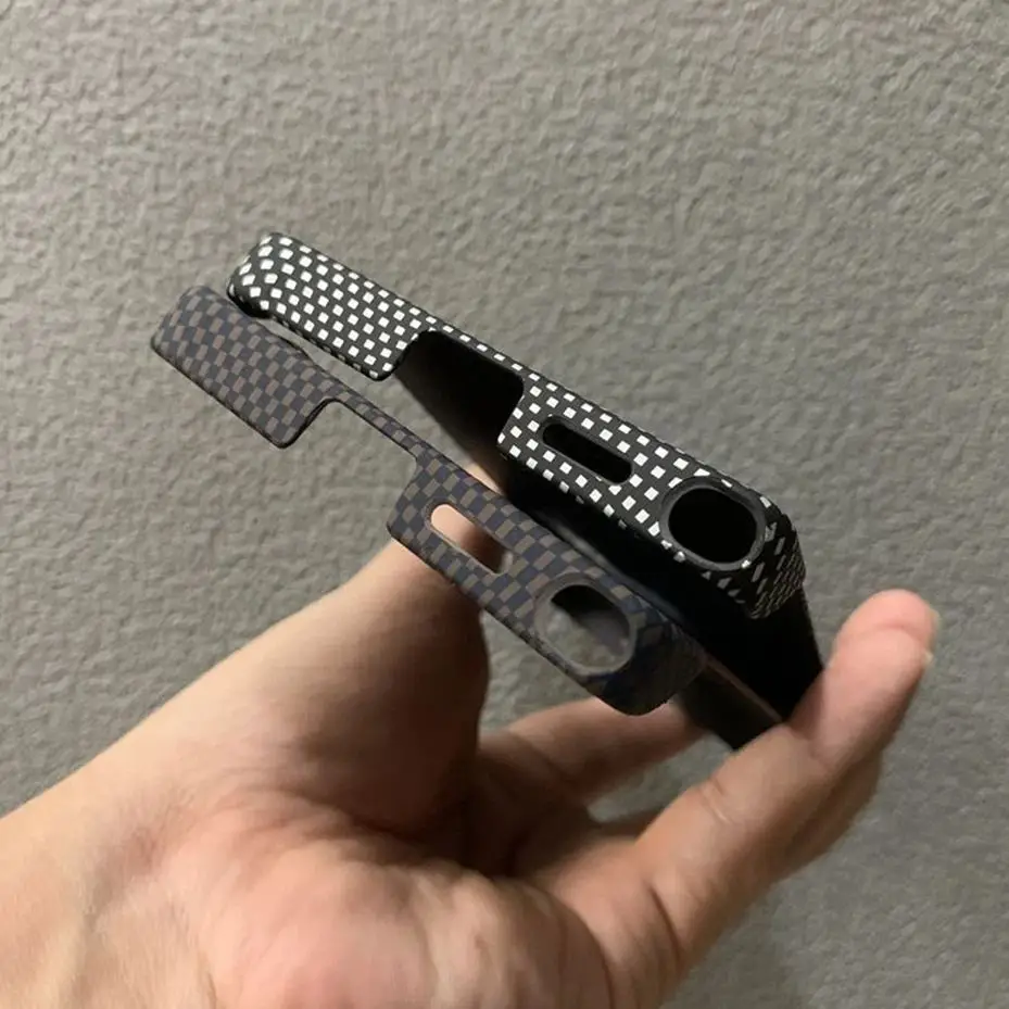 Ultra Thin Carbon Fiber Magnetic Phone Case with Frameless Kevlar Texture