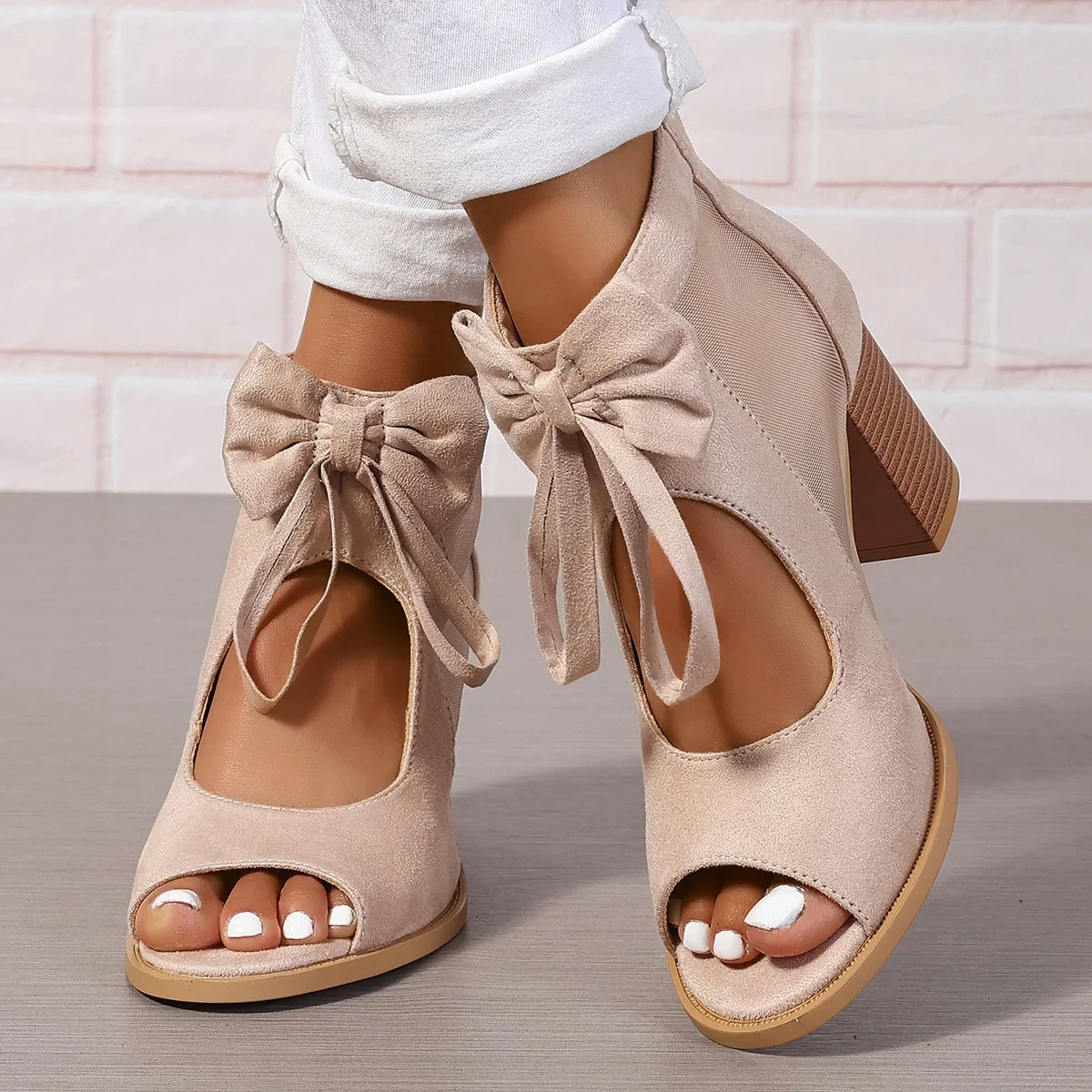 Sandalias de mujer color morado con punta abierta y tacón alto