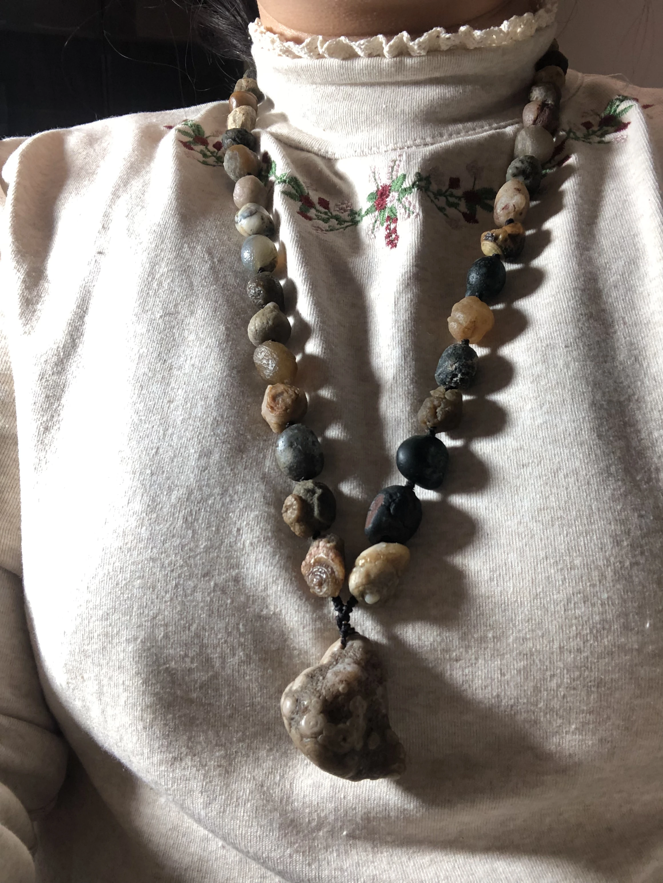 1Pcs Nature Stone Natural Gobi Agate Outside Mongolia Relief Grain Surface Eye Stone Sweater Chain Precious And Rare