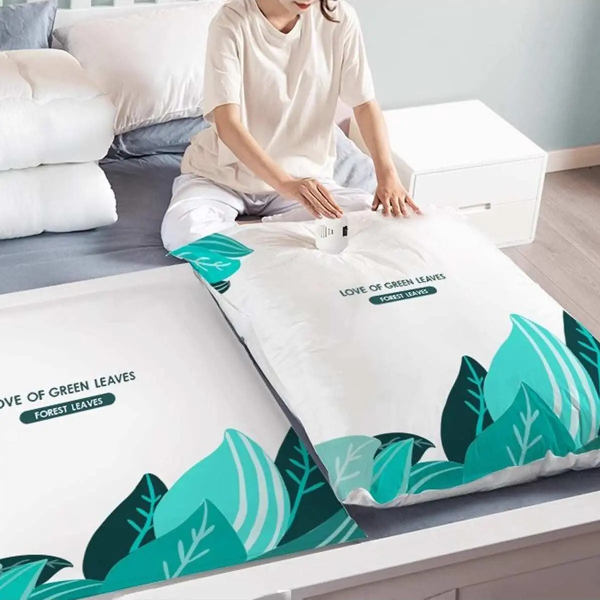 https://ae01.alicdn.com/kf/Sac1c8d67be7543e48e0d83c581a572bch/1PC-Reusable-Vacuum-Storage-Bag-Travel-Clothes-Blankets-Comforters-Compression-Space-Saving-and-Special-for-Hand.jpg