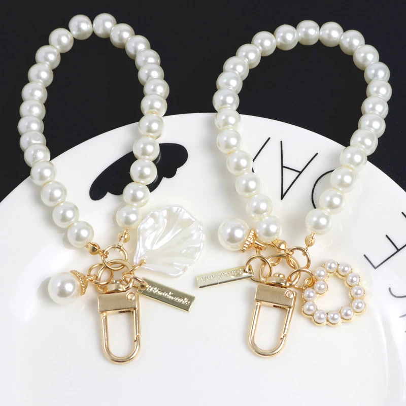 

Luxury Love Heart Imitatin Pearl Keychain Car Bag Shell Pendant Charms Wrist Beaded Chain Key Chain Trendy Jewelry Key Ring Gift