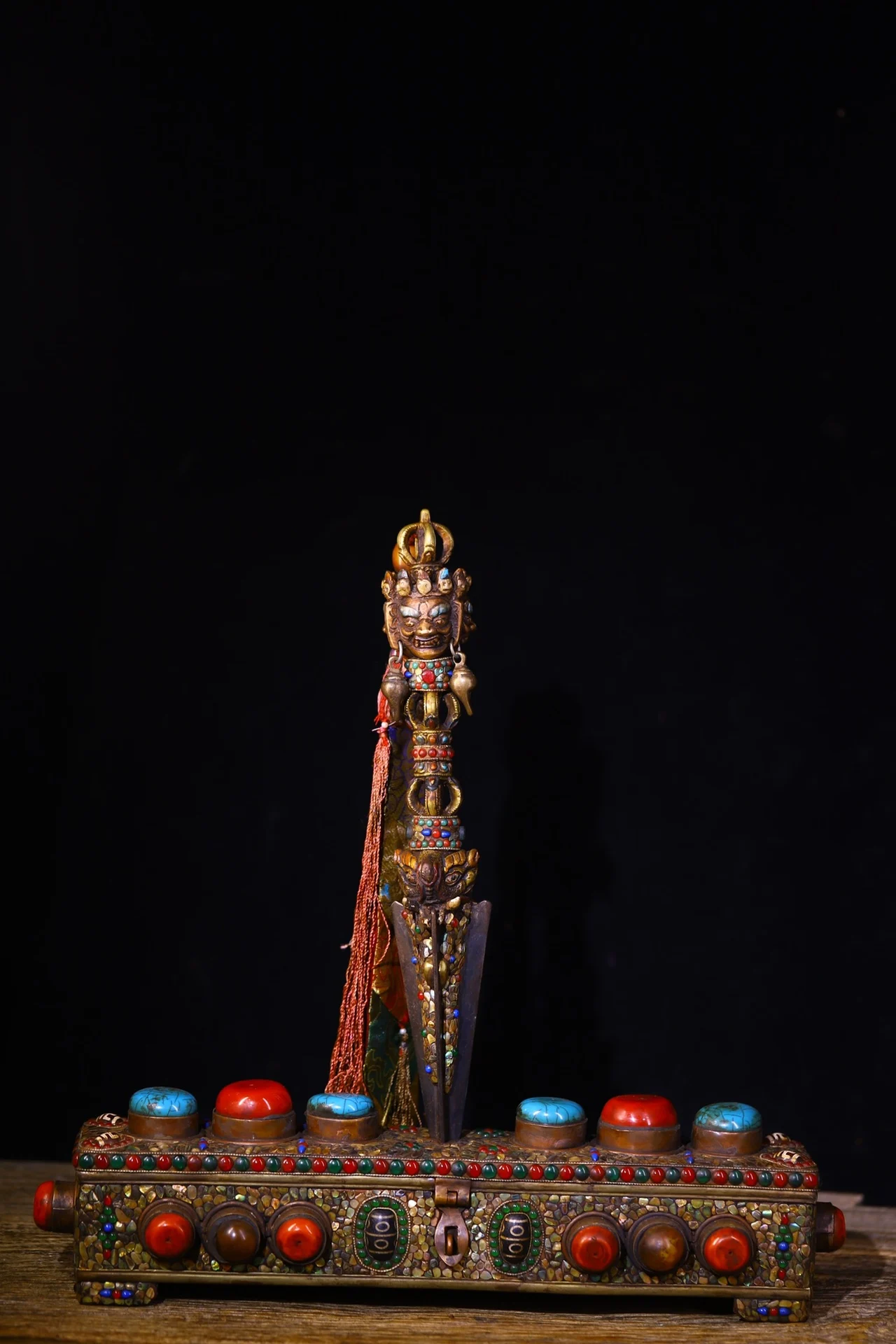 

Коллекция тибетских храмов 15 дюймов, старинная бронзовая роспись, мозаика, драгоценный камень, оболочка, голова Махакала, дорье, ваджра, мурпа, амулет Dharma Box Town house