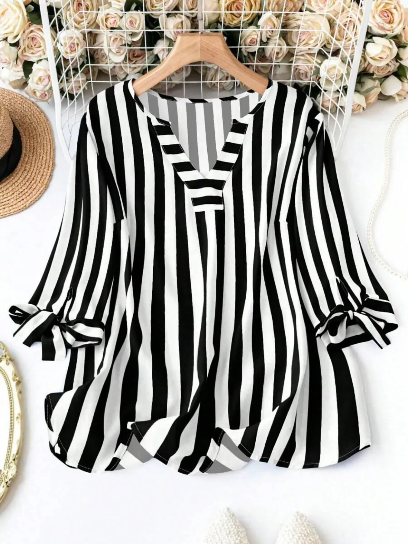 حجم كبير امرأة أزياء الربيع منقوشة تي شيرت الخامس الرقبة البلوز ضوء تنفس قمم الأوروبية والأمريكية نمط الشاطئ السفر الملبس