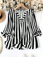 Grande taille femme mode printemps Plaid T-shirt col en v pull léger dessus respirants Style européen et américain plage voyage vêtements 1