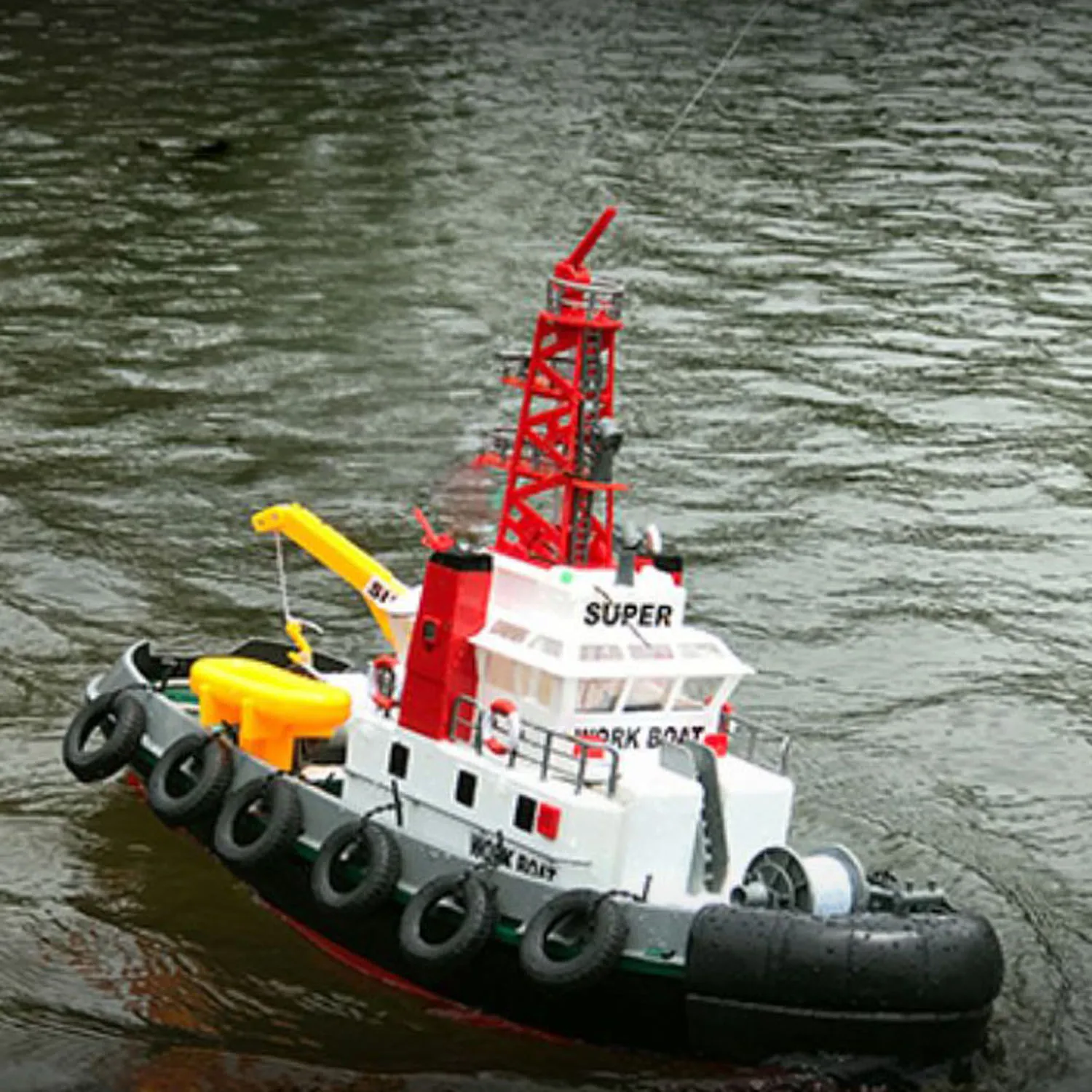Bateau RC Henglong Pompier 2.4G 60cm avec Pulvérisation d'Eau