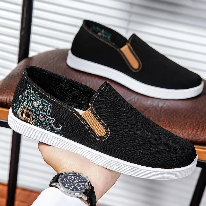 New National Style Embroidered Old Beijing Cloth Shoes, Canvas Shoes. 2