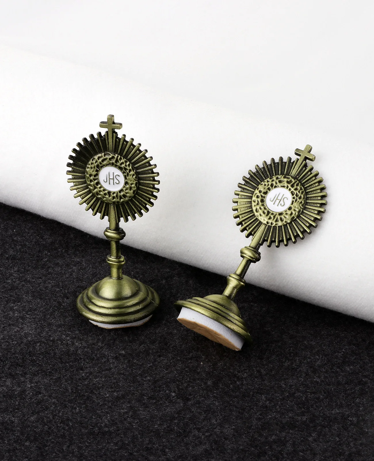 Enamel Cross Medal Crafts Stand Decoration First Communion Chalice Jesus Grail Christian Church Ornament Desk Display
