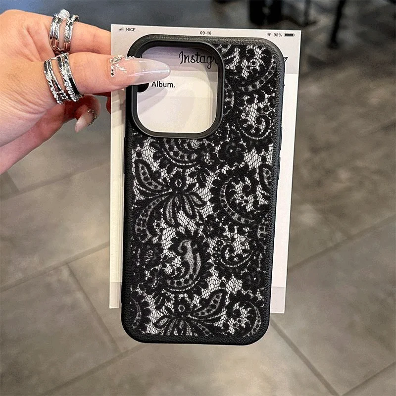 รูปสินค้า เคส iPhone ลูกไม้สีดำ สวยหรู ปกป้องดี