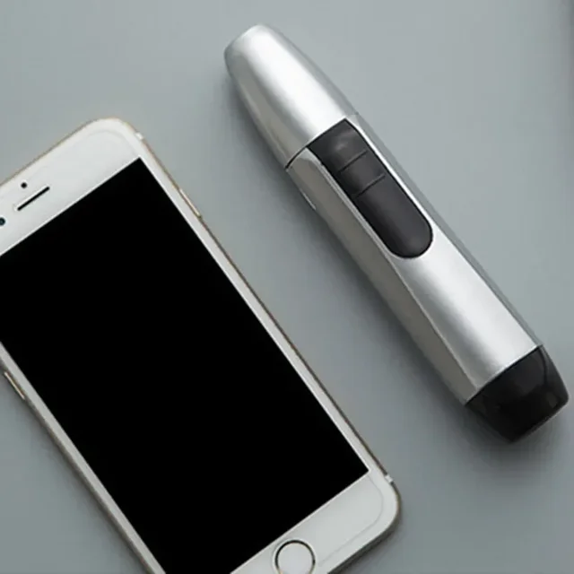 전기 코 트리머는 스타일리시한 디자인과 곡선을 따라 움직이는 회전식 블레이드로 자라난 코와 귀 털을 효과적으로 제거할 수 있는 안전하고 신경써주는 개인 면도기