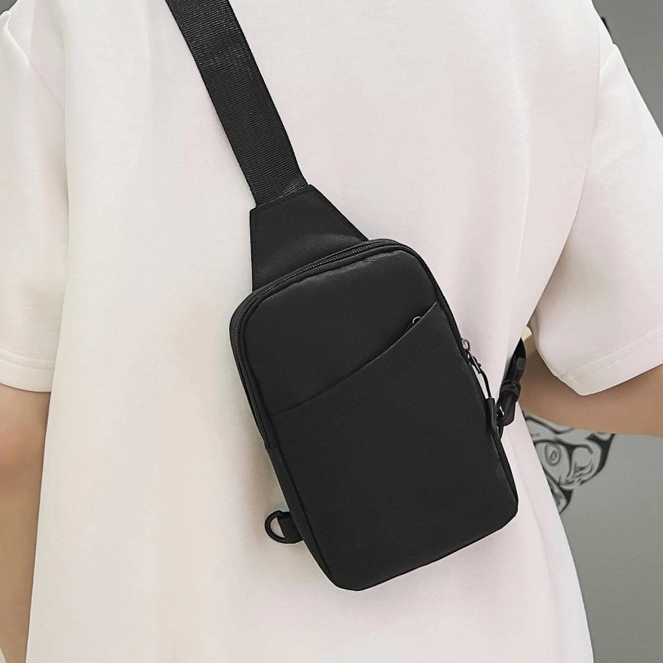 Sleek Black Minimalist Sling Bag - Versatile Fashion Shoulder & Chest Bag