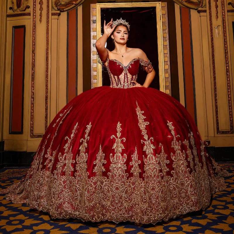 

Red Off the Shoulder Ball Gown Quinceanera Dresses Gold Floral Appliques Lace Beads Tull Corset Vestidos De 15 Años