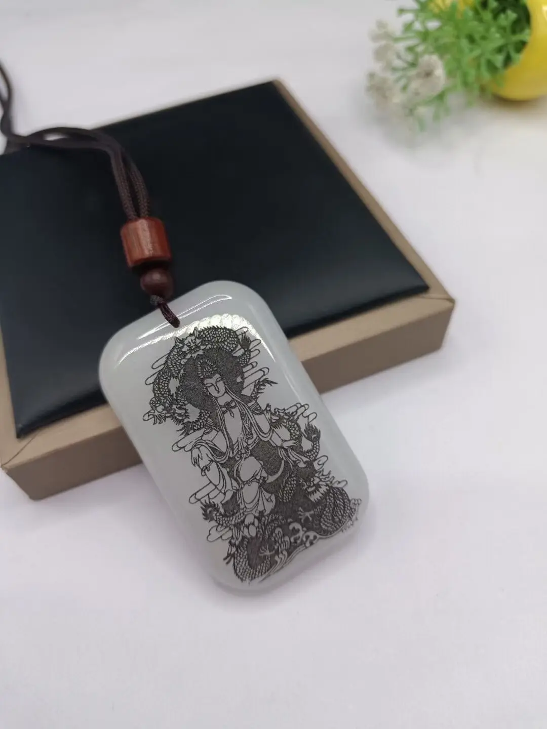 

Кулон и ожерелье из белого нефрита jin si Guan yin