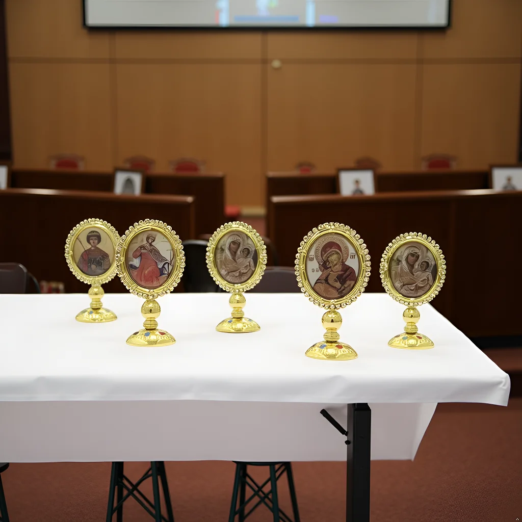 HTISOK 3,35" Ost-orthodoxes Symbol mit Zinklegierungs-Strasssteinen und vergoldeter Saints-Stick-On-Basis der Jungfrau Maria für das Armaturenbrett des Autos – Detail 4