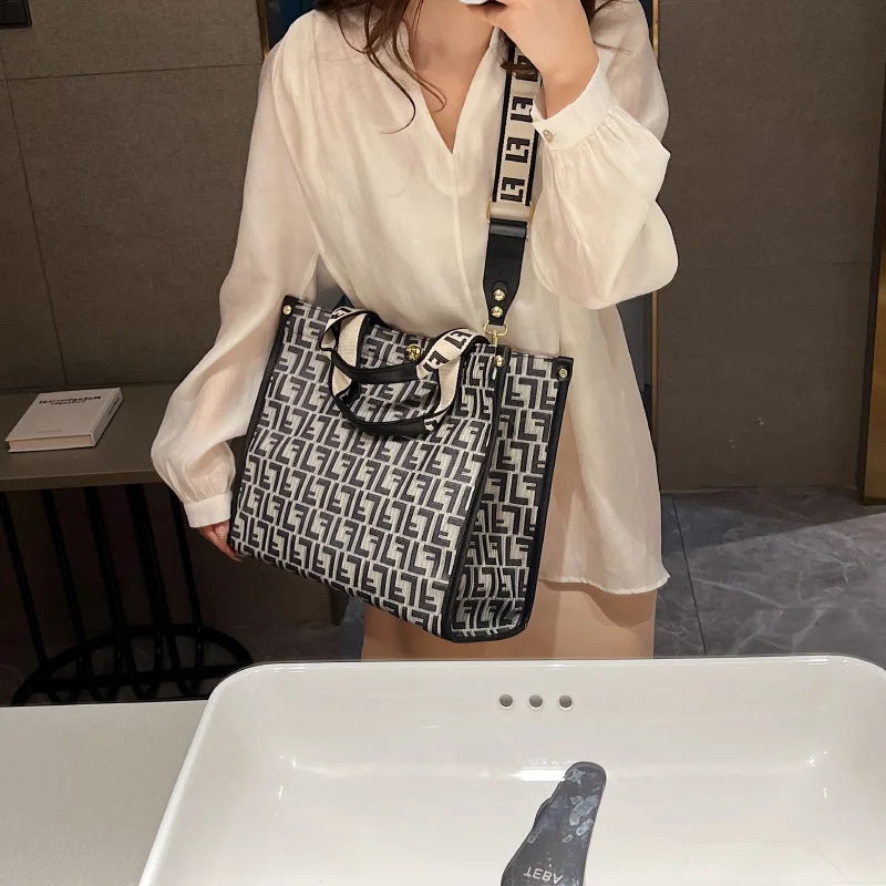 Shoulder Bag Lady Messenger Bag Canvas Shoulder Bag Trendy Women's Large Tote Bag Alphabet Print Crossbody Shoulder Bag Versatile Commute Shopper Shopping Handbag