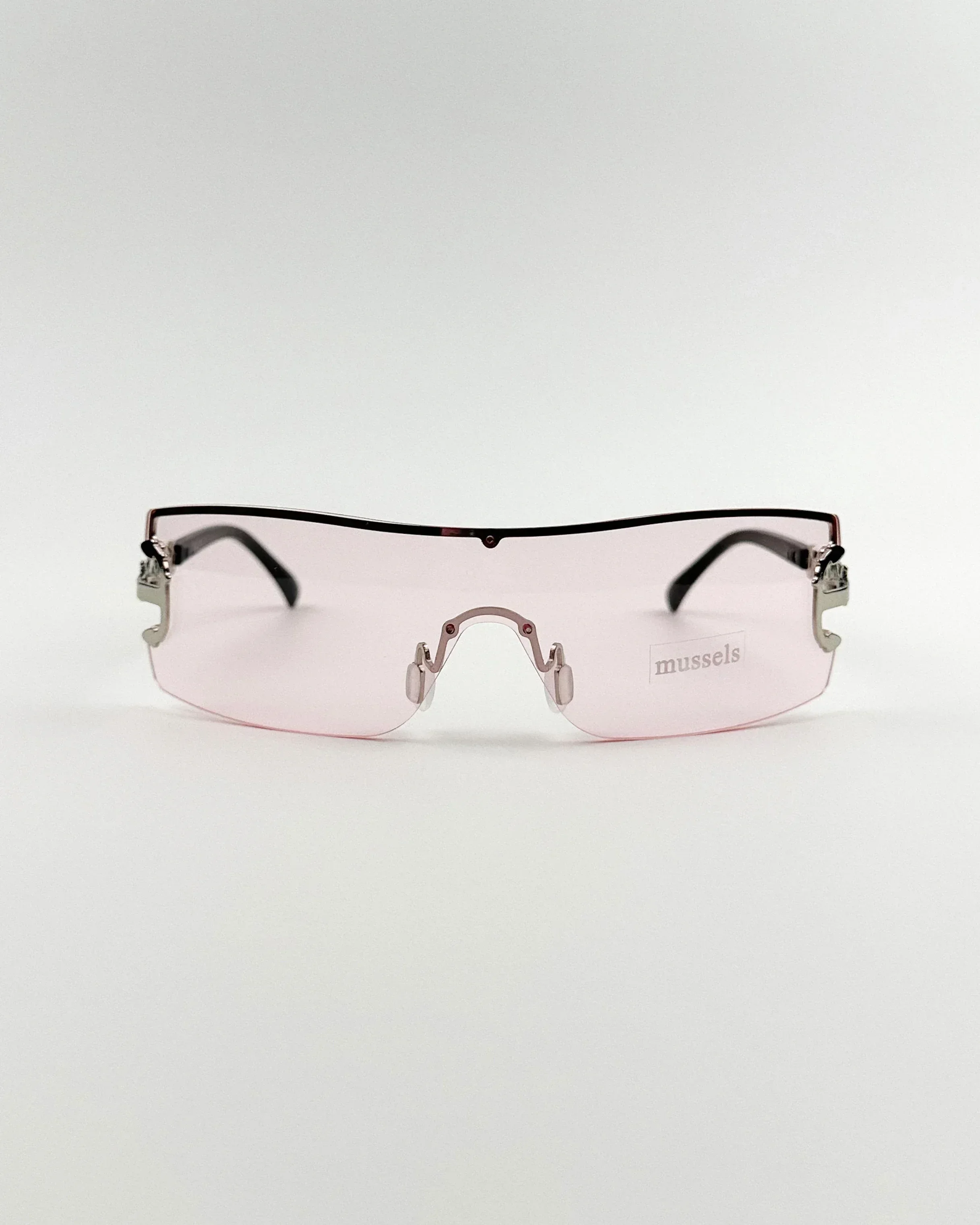 Рисунок 3 - Темные очки Y2K в стиле ретро с вогнутым дизайном