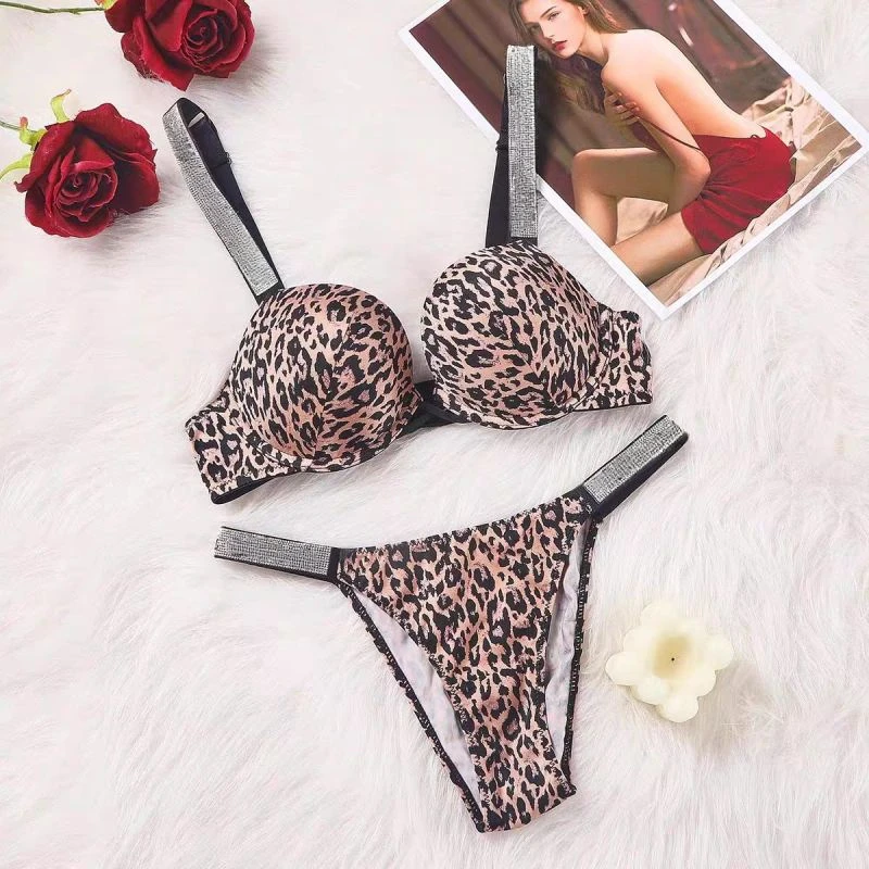 Sexy Trend Straps Rhinestone Lingerie Comfortable Brassiere Push Up Bra and Thong Set Adjustable Gathered Underwear Wholesale